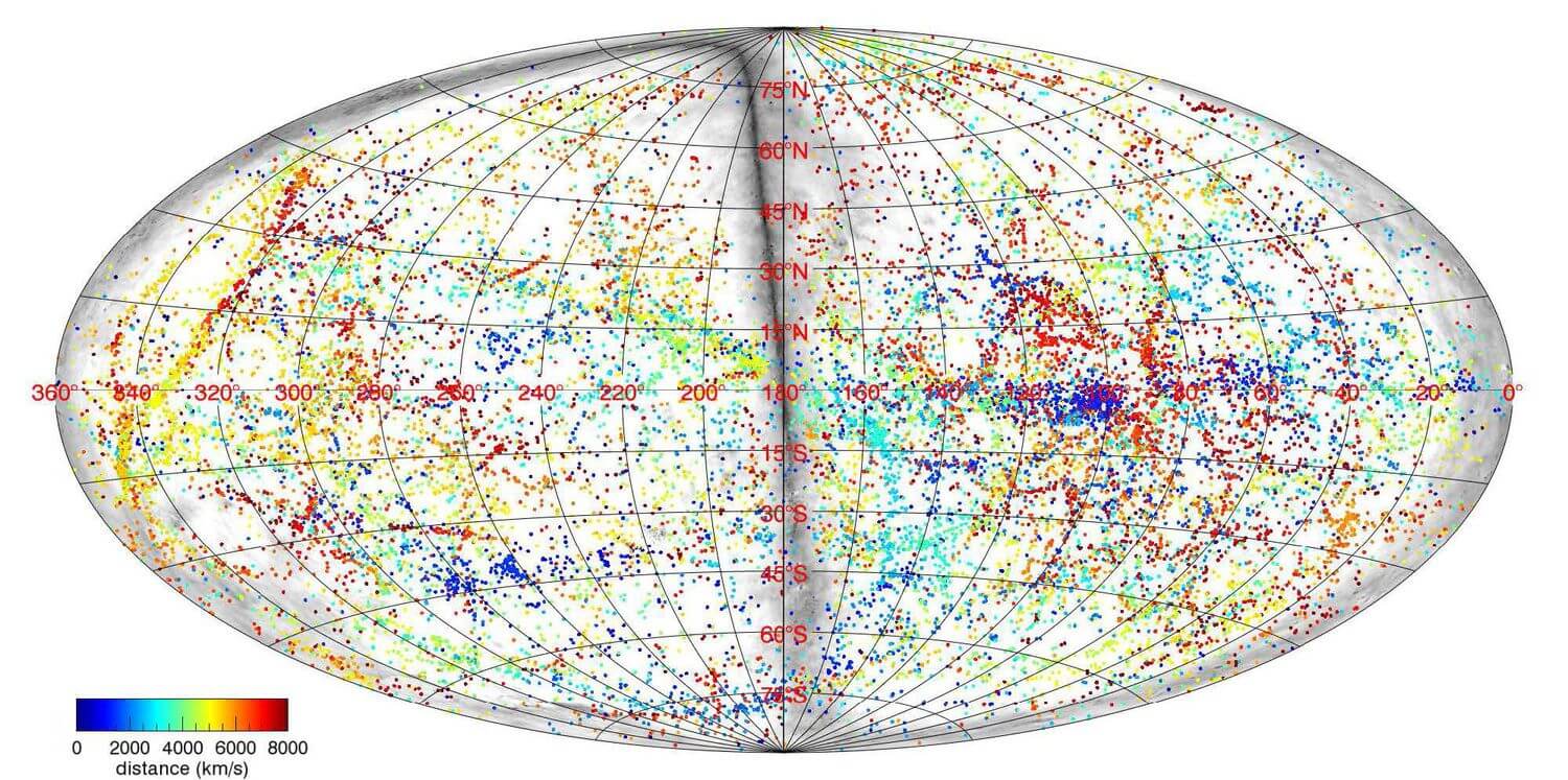 cmb map lt;pgt;Через 400 000 лет после Большого взрыва первичная плазма зарождающейся Вселенной начала остывать, что привело к образованию первых атомов. Затем появилось реликтовое излучение - тепловое излучение, равномерно заполняющее Вселенную и распространяющееся во всех направлениях. Этот космический микроволновый фон (CMB), впервые зарегистрированный в 1965 году, удалось зафиксировать с помощью современных телескопов и увидеть какой была Вселенная вскоре после своего рождения. Сегодня мощные астрономические инструменты позволяют создавать каталоги и карты, отображающие не только галактики и небесные тела, но и крупномасштабные структуры Вселенной. Считается, что они формировались миллиарды лет по мере расширения и старения нашего мира. Но вот что особенно интересно - недавно исследователи пришли к выводу, что все вещество во Вселенной, будь то темная материя или плазма, расположено неравномерно. Если создатели новой, самой подробной карты Вселенной правы, то наши представления о космосе придется пересмотреть.