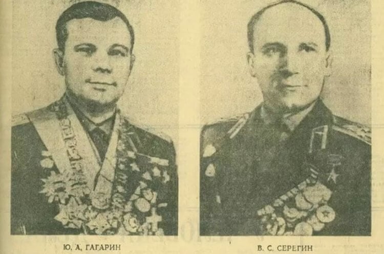Причина смерти Юрия Гагарина. Юрий Гагарин и Владимир Серегин, вырезка из газеты. Фото.