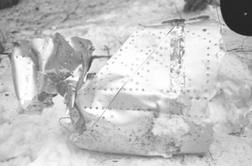 Фотографии с места гибели Юрия Гагарина. Часть самолета МиГ-15, в результате крушения которого погиб Юрий Гагарин. Фото.