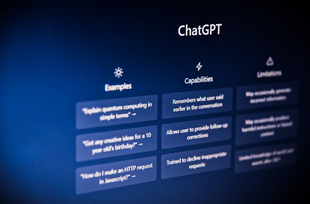Нейросеть будет лучше писать текст и отвечать на вопросы. После релиза GPT-4, бот ChatGPT может начать работать быстрее и без ошибок. Фото.