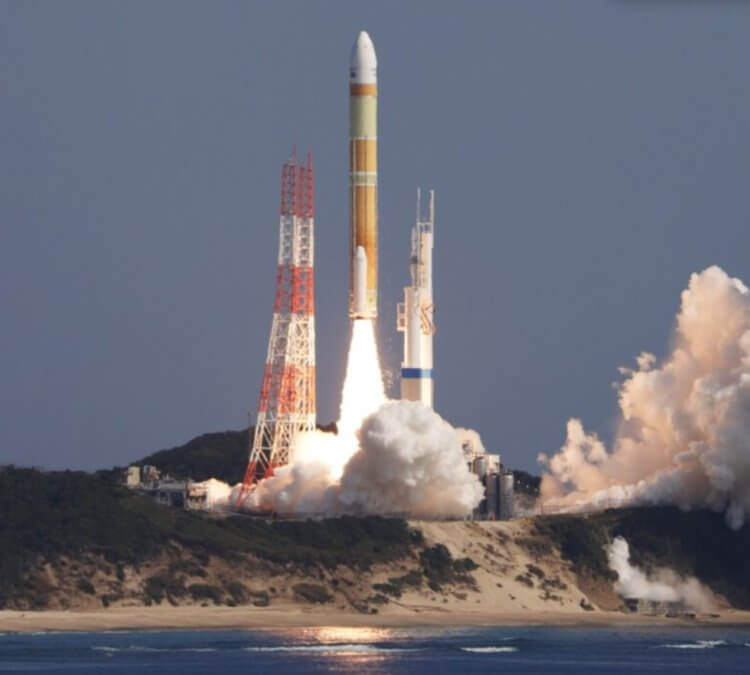 Япония взорвала свою лучшую ракету после взлета. Илон доволен?