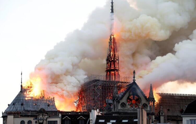 Особенности собора Нотр-Дам-де-Пари. Пожар в храме Нотр-Дам-де-Пари в 2019 году. Фото.