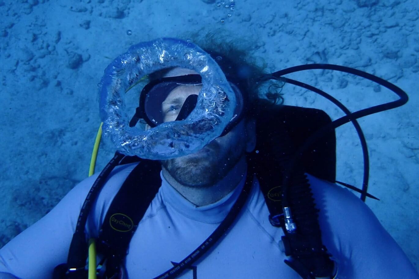 Польза жизни под водой. Джозеф Дитури под водой. Фото.