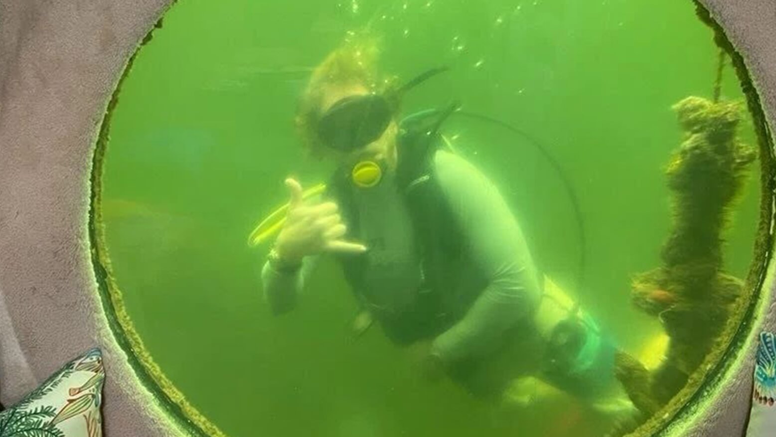 Профессор проведет 100 дней под водой, чтобы улучшить здоровье. Профессор Джозеф Дитури уже начал эксперимент в ходе которого проведет 100 дней под водой. Фото.