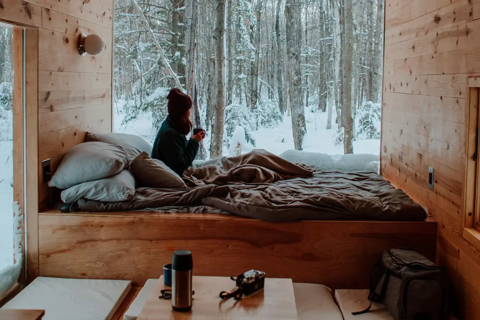 Спальня зимой и летом. Спать лучше всего с открытой форточкой. Фото.