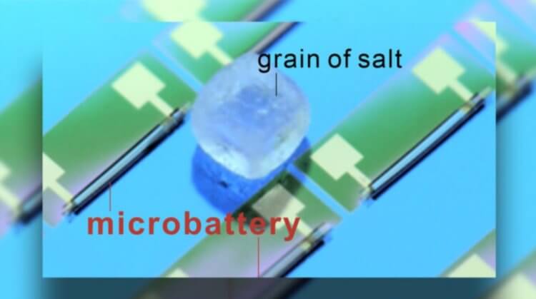 Самая маленькая батарейка в мире. Самая маленькая в мире батарейка похожа на крупицу соли. Фото.
