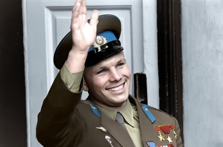 Каким человеком был Юрий Гагарин — подборка редких фотографий. Современники Юрия Гагарина отзываются о нем как о добрейшем и смелом человеке. Фото.