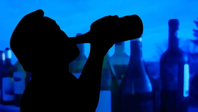 Как употребление алкоголя усиливает хроническую боль