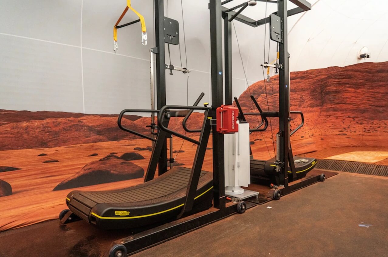 Симулятор Марса на Земле. Тренажерный зал. Фото.