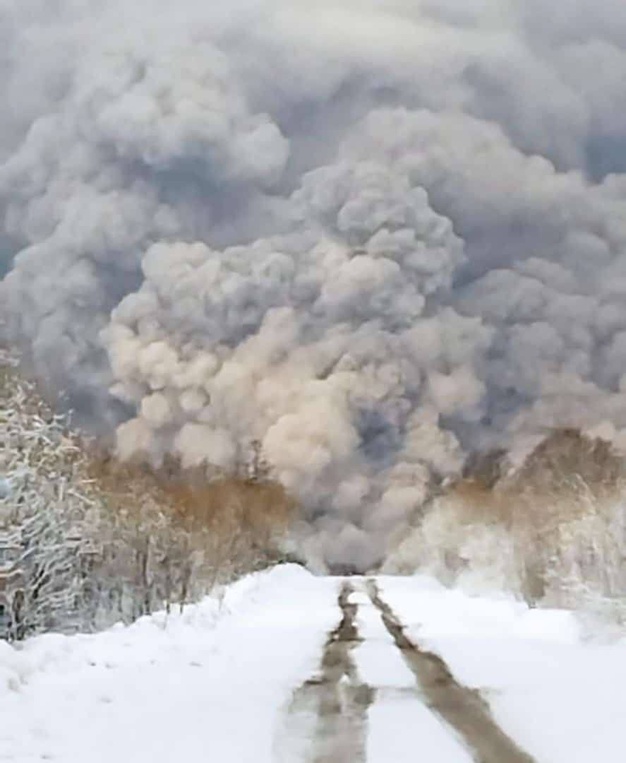 Фотографии вулкана Шивелуч в 2023 году. Пепел вулкана Шивелуч. Источник: Gismeteo. Фото.