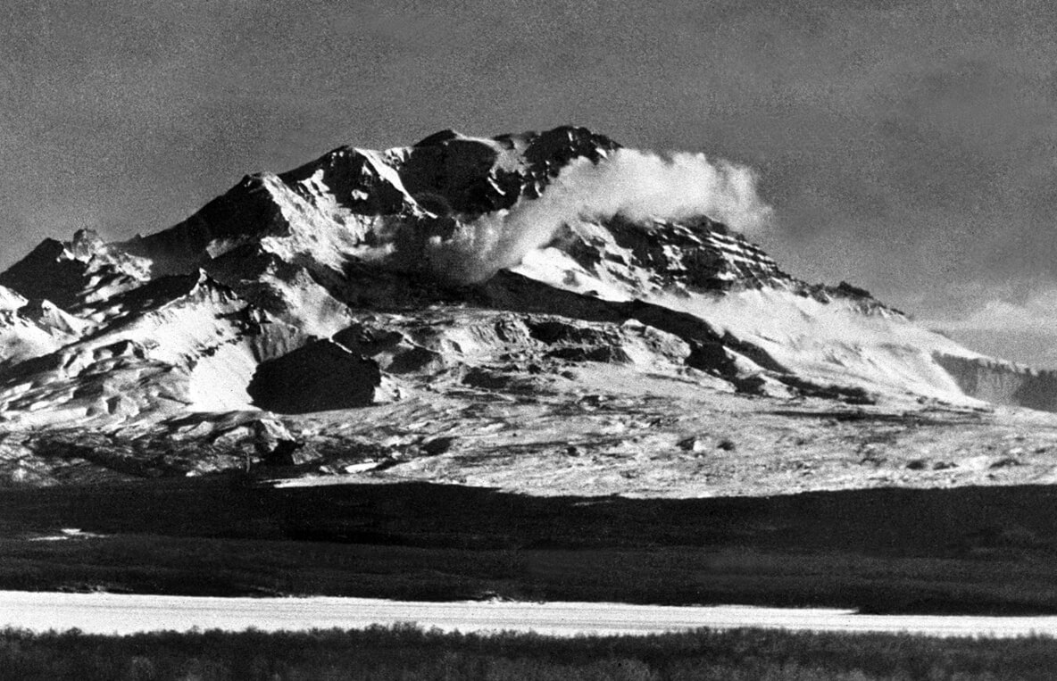 Извержения вулкана Шивелуч. Вулкан Шивелуч в 1964 году. Источник: belousov.pro. Фото.