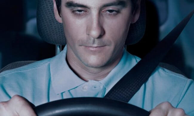 Сколько часов нужно спать перед вождением автомобиля, чтобы снизить риск аварии. Фото.