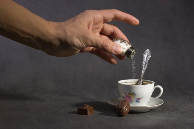 Почему щепотка соли может сделать кофе вкуснее. Фото.