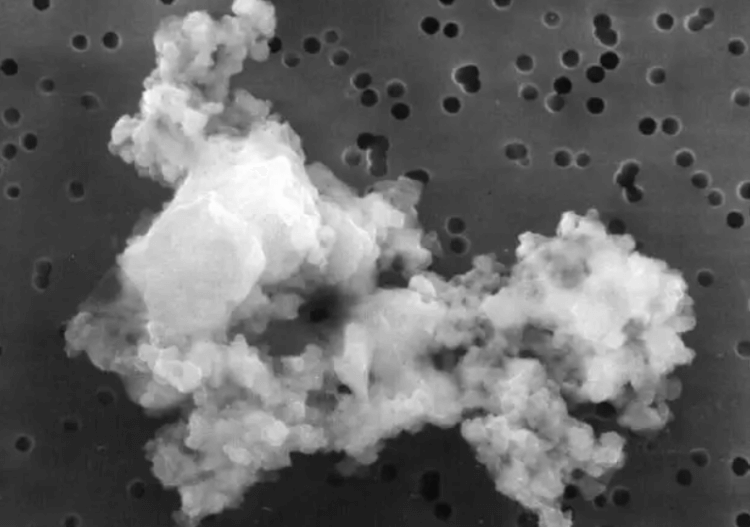 Где искать космическую пыль с признаками внеземной жизни. Зерно космической пыли, обнаруженное в атмосфере Земли. Фото.