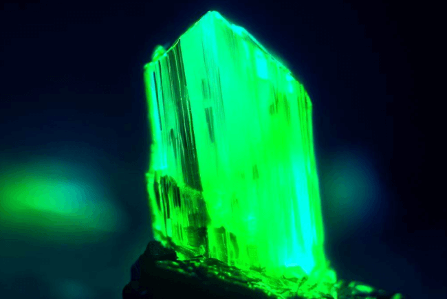 Обнаружен кристалл с уникальными свойствами, который поможет в развитии технологий. Фото.