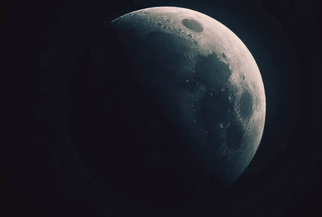 Луна имеет такое же ядро, как и Земля. Фото.