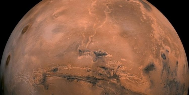 Кора Марса намного толще коры Земли. Марс имеет гораздо более толстую кору, чем Земля и Луна. Фото.