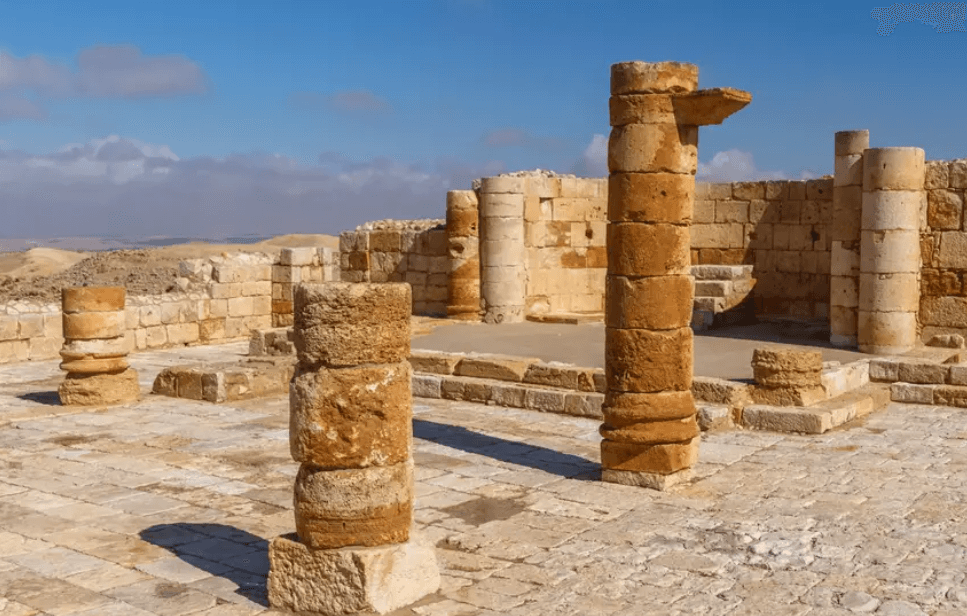 Из чего делали древнее вино в Газе. Руины древнего монастыря на территории пустыни Негев, где были обнаружены древние виноградные косточки. Фото.