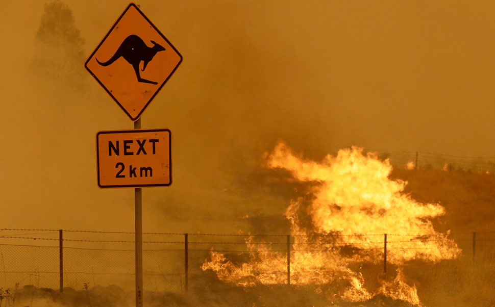 Лесные пожары Австралии вызвали необычное похолодание в Тихом океане. Пожары в Австралии привели к возникновению Ла-Нинья, которая держалась аномально долго. Фото.