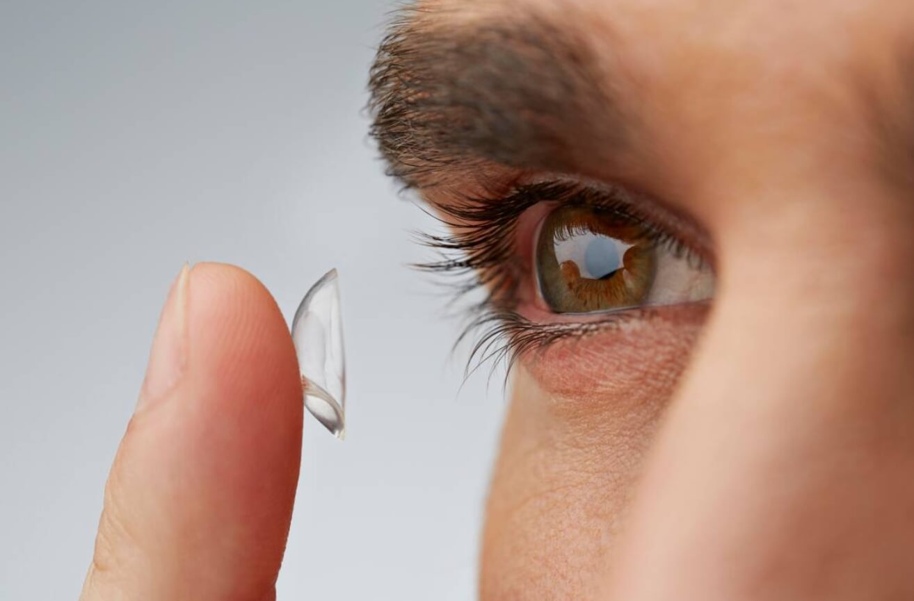 Цены на контактные линзы зависят от многих факторов. Хорошие линзы не сушат глаза и позволяют им «дышать». Фото.