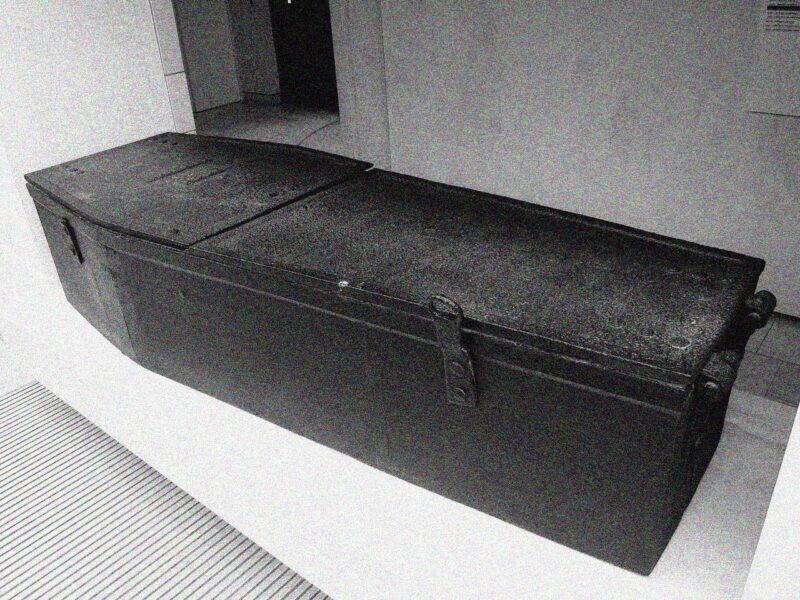 Смертельная опасность энергетика с радием. Эбена Байера пришлось похоронить в свинцовом гробу. Фото.