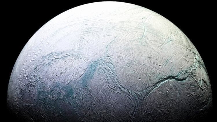 Изучение спутников Сатурна и Юпитера. Поверхность Энцелада — загадочного спутника Сатурна. Фото.