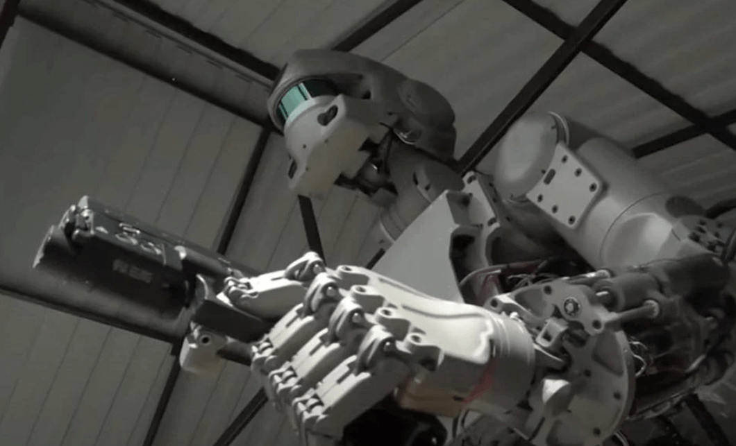 Боевые роботы под управлением ИИ действительно существуют. В настоящее время активно тестируются роботы, работающие под управлением искусственного интеллекта. Фото.