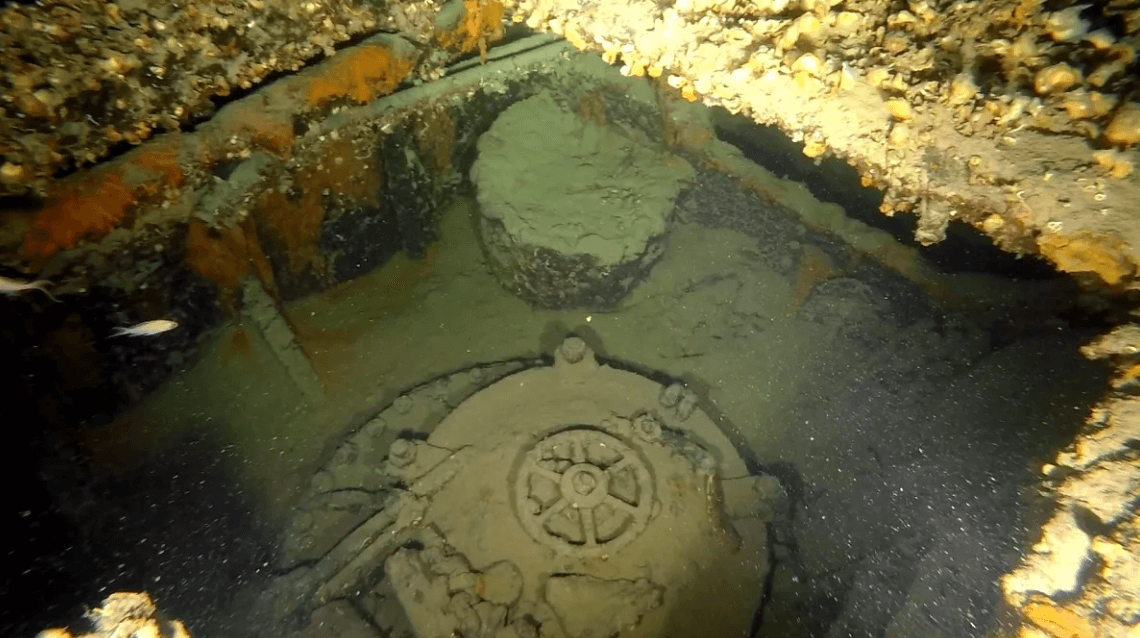Как затонула британская подводная лодка. Археологи обнаружили задраенные люки подводной лодки. Фото.