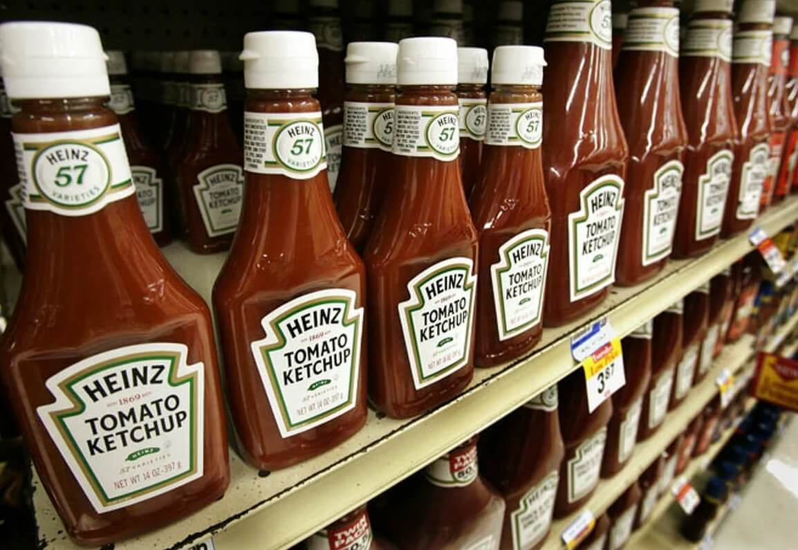Можно ли хранить кетчуп в шкафу. В магазинах кетчуп тоже хранится далеко не в самых холодных местах. Фото.