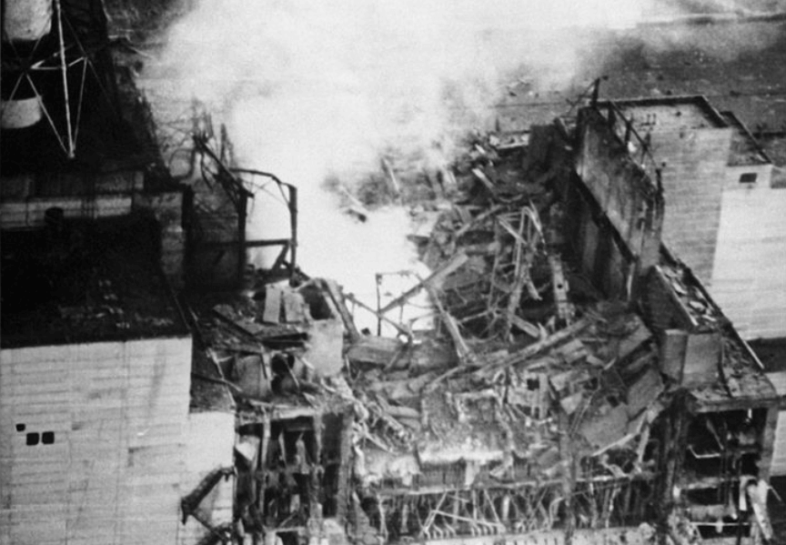 Взрыв на чернобыльской АЭС. Реактор чернобыльской АЭС после взрыва в 1986 году. Фото.