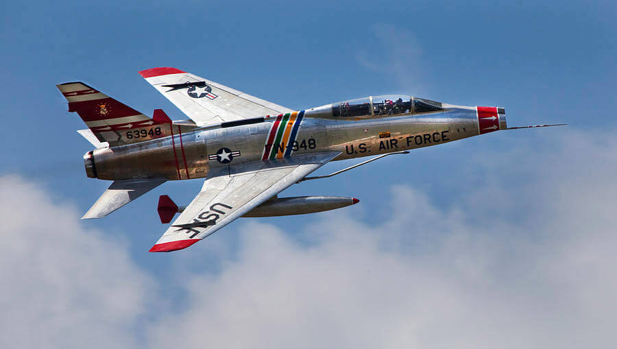 Как эволюционировали сверхзвуковые самолеты. Первый в мире сверхзвуковой истребитель F-100 Super Sabre. Фото.