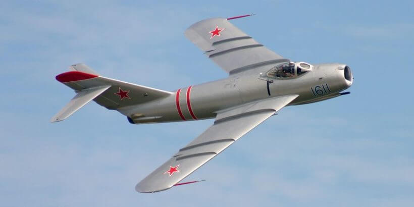 Первый полет на сверхзвуковой скорости. Советский околозвуковой истребитель МиГ-17. Фото.