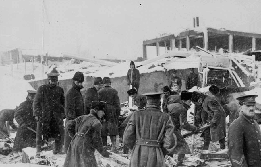 Взрыв в Галифаксе. Спасательные работы в Галифаксе после взрыва в 1917 году. Фото.