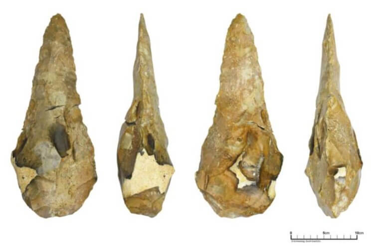 В Англии найдены гигантские топоры древних людей, которые озадачили ученых