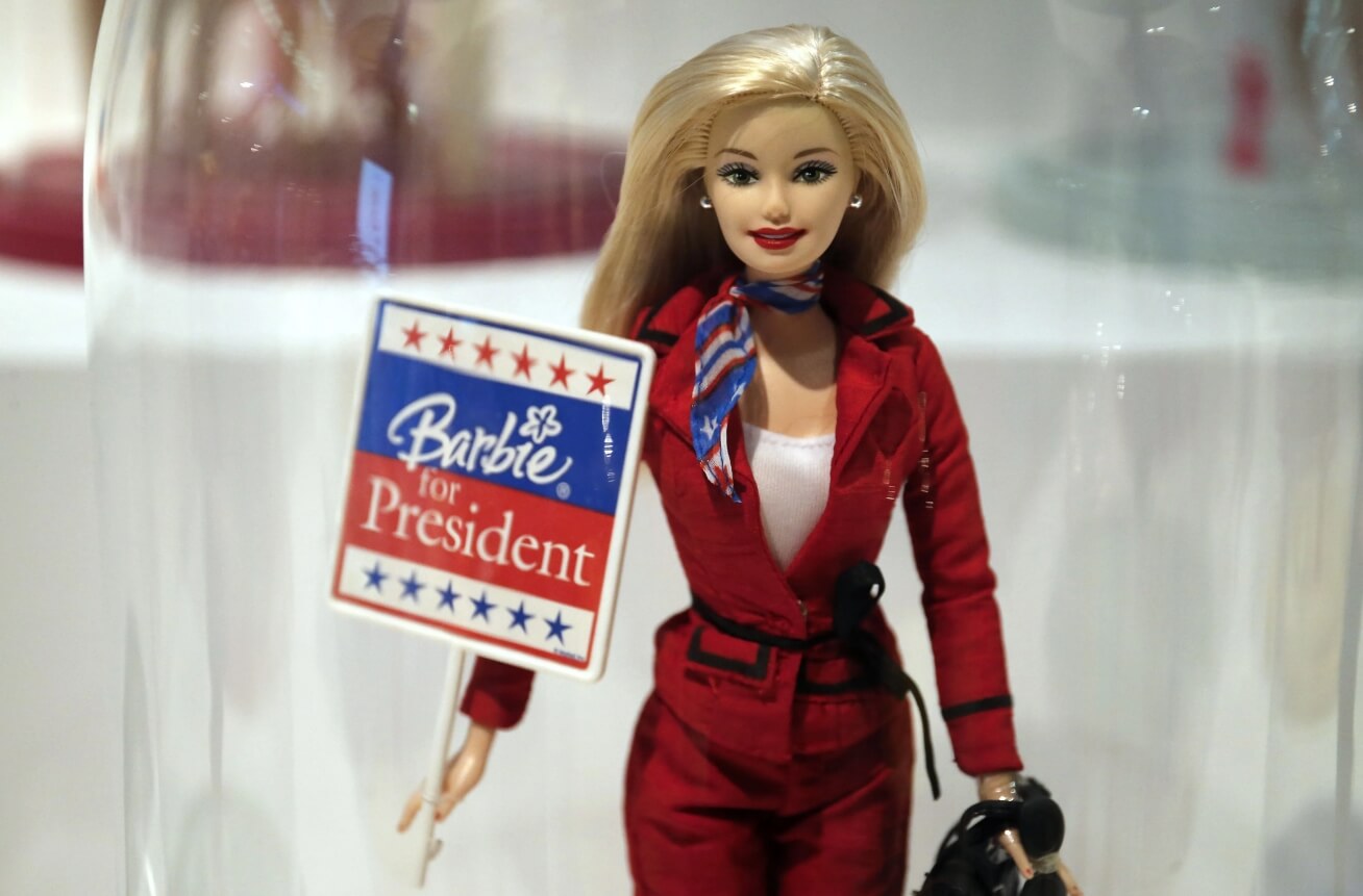 Интересные факты о кукле Барби. Кукла Барби в роли президента. Фото.