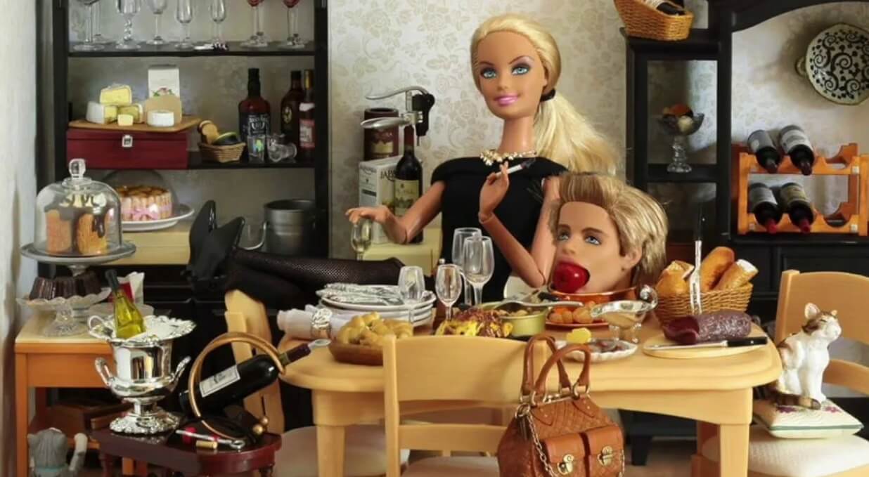Интересные факты о кукле Барби. Некоторые девочки в определенный момент перестают любить Барби. Фото.
