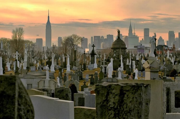 Самое большое кладбище США. Кладбище Голгофа в Нью-Йорке. Фото.