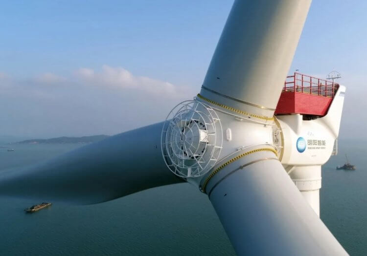 Самый большой ветрогенератор в мире. Ветряная турбина MySE 16-260 самая большая в мире и может выдержать даже разрушительный тайфун. Фото.