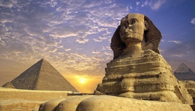 Какие сокровища могут быть скрыты под Сфинксом — самой известной скульптурой Египта. Фото.