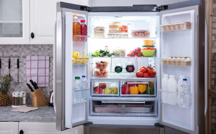 Ученые изобрели новый, более эффективный способ охлаждения для холодильников. Американские ученые придумали технологию, которая может сделать холодильники более дешевыми и энергоэффективными. Фото.