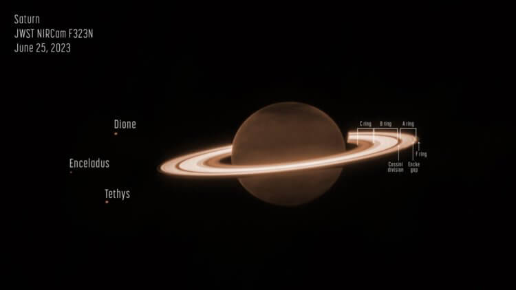 Уэбб и кольца Сатурна. На снимке Сатурн кажется чрезвычайно темным, поскольку газообразный метан поглощает почти весь солнечный свет, попадающий в атмосферу. Фото.