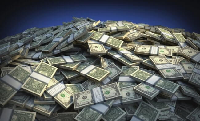 Сколько всего денег в России, США и во всем мире. Фото.