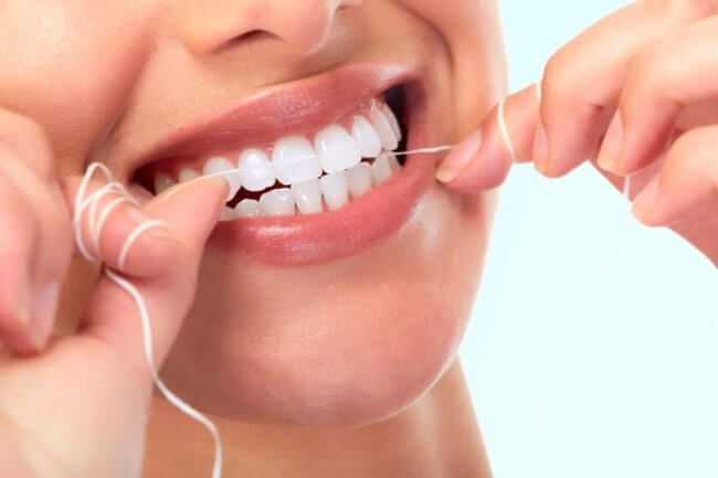 Почему у людей, которые не чистят зубы, ухудшаются умственные способности. Фото.