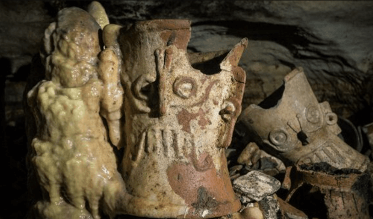 В столице Мексики обнаружили деревню, потерянную полторы тысячи лет назад. Археологи обнаружили в Мехико древнее селение со множеством керамики и прочих артефактов. Фото.
