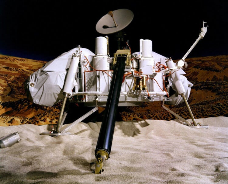 Ученые, возможно, нашли жизнь на Марсе 50 лет назад и убили ее. Аппарат «Викинг-1», который провел биологический эксперимент на поверхности Марса. Фото.