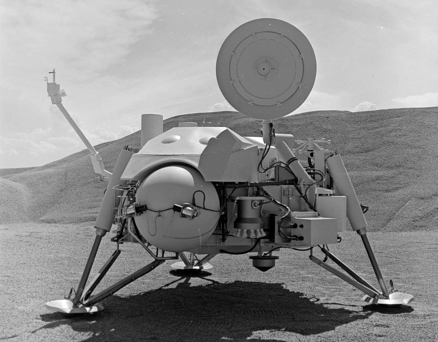 На Марсе есть жизнь? Аппарат «Викинг-1» мог убить жизнь на Марсе. Фото.