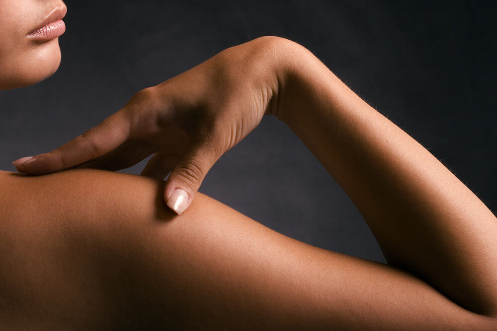 Пигмент меланин начинает накапливаться в клетках спустя несколько часов после принятия солнечных ванн. Фото.