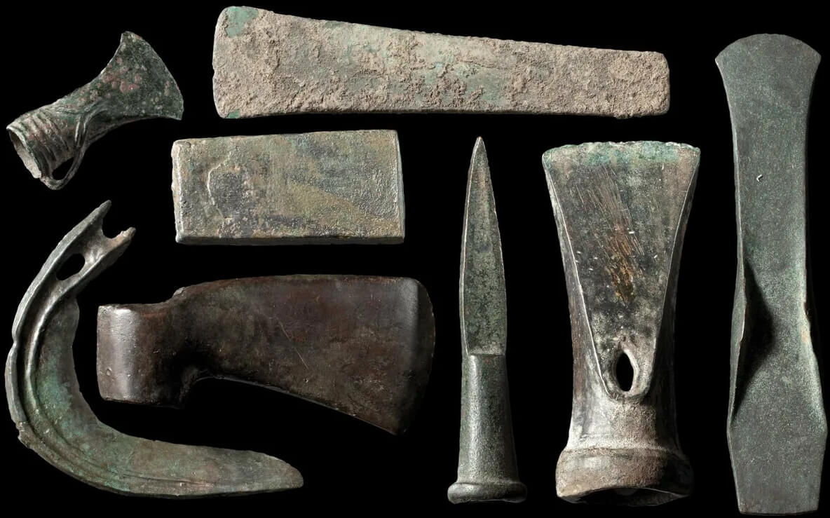 Почему сначала был бронзовый век, а потом железный. Бронзовые инструменты древних людей. Фото.