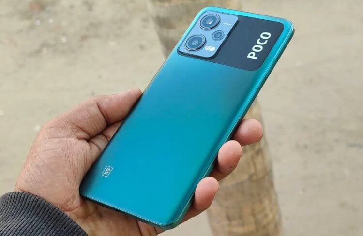 Недорогой смартфон POCO. POCO X5 по минимуму уступает Pro-версии, а стоит дешевле. Фото.