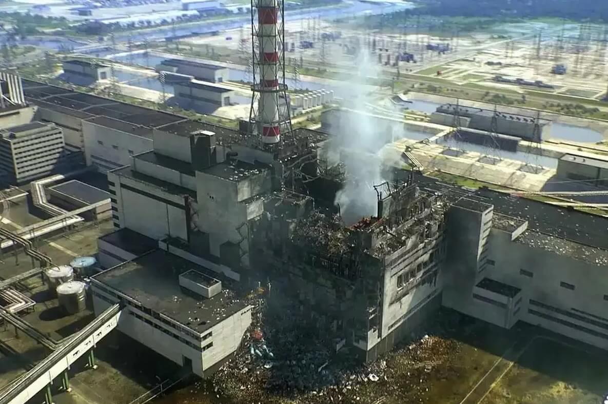 Радиационное загрязнения после взрыва ЧАЭС. Чернобыльская атомная электростанция после взрыва в 1986 году. Фото.